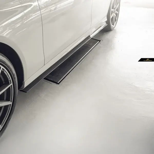 mercedes-benz-e53-w213-facelift-future-design-carbon-fibre-side-skirts-XXIITUNING.webp
