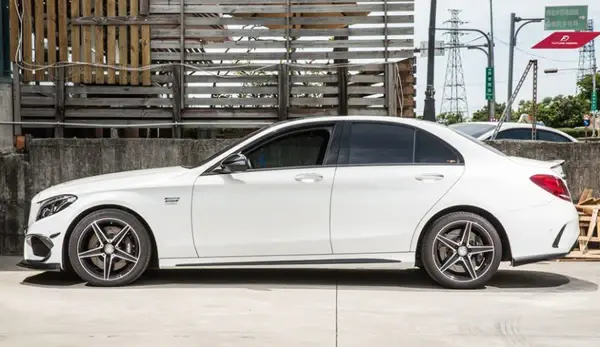 mercedes-benz-c-class-c43-c63-w205-s205-future-design-carbon-fibre-side-skirts-XXIITUNING-6_08a84da8-07a3-4fae-906d-e.webp