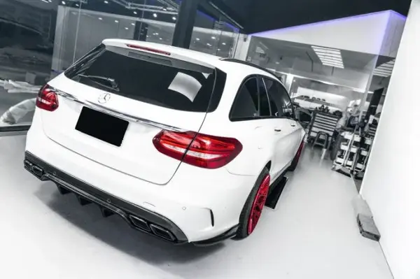 Mercedes-Benz-C63-Saloon-W205-Future-Design-Carbon-Fibre-Rear-Diffuser-XXIITUNING-13_15fdc990-1499-426d-990f-1907f0568316.webp