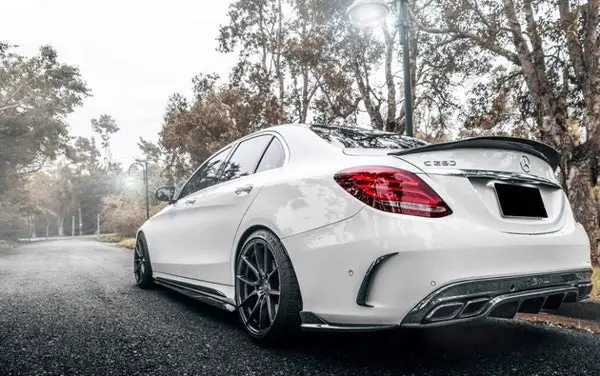 Mercedes-Benz-C63-Saloon-W205-Future-Design-Carbon-Fibre-Rear-Diffuser-XXIITUNING-4_89378bb7-e6db-4c50-9ad5-98af0c4d699e.webp
