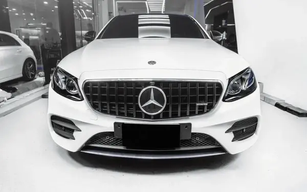 mercedes-e-class-w213-s213-c238-panamericana-gt-style-gloss-black-front-grille-XXIITUNING-5_6f8da0f2-8c00-4bf.webp