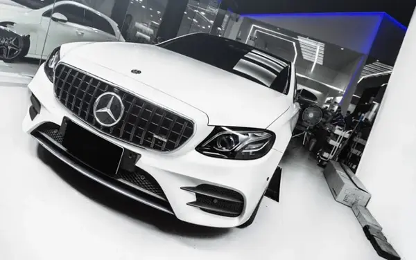 mercedes-e-class-w213-s213-c238-panamericana-gt-style-gloss-black-front-grille-XXIITUNING-8_313f50fb-0afd-44e.webp