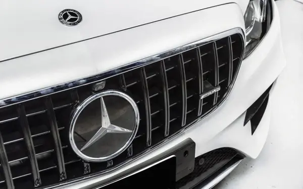 mercedes-e-class-w213-s213-c238-panamericana-gt-style-gloss-black-front-grille-XXIITUNING-3_f7f64b6b-96c4-488.webp
