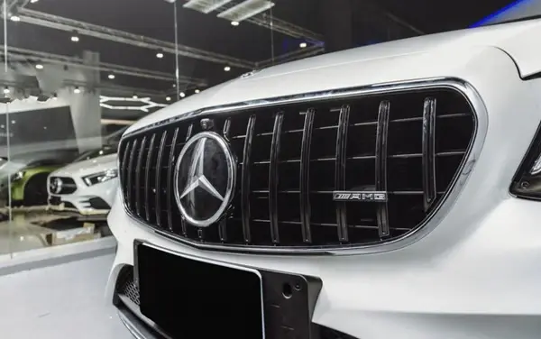 mercedes-e-class-w213-s213-c238-panamericana-gt-style-gloss-black-front-grille-XXIITUNING-4_e4acec65-9d66-409.webp