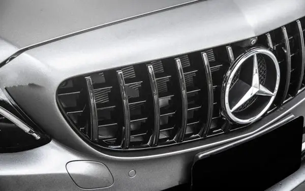 mercedes-benz-c63-c63s-w205-s205-c205-panamericana-gt-gloss-black-front-grille-XXIITUNING-11_a73022d1-f30b-454e-9a8c-47a12.webp