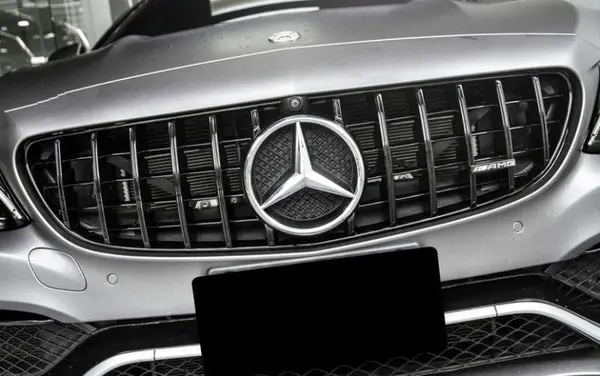 mercedes-benz-c63-c63s-w205-s205-c205-panamericana-gt-gloss-black-front-grille-XXIITUNING-2_282d08de-e691-42c7-a7a3-b7d64d.webp