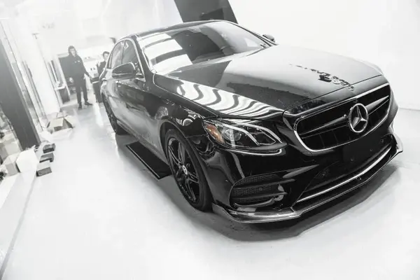 mercedes-benz-e-class-e43-w213-e63-style-replacement-gloss-black-front-grille-XXIITUNING-7_45c4fe06-d6cb-4306-8905-481e14.webp