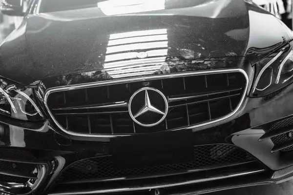 mercedes-benz-e-class-e43-w213-e63-style-replacement-gloss-black-front-grille-XXIITUNING_8b722b9c-33a3-4238-aead-6cadda2f9.webp
